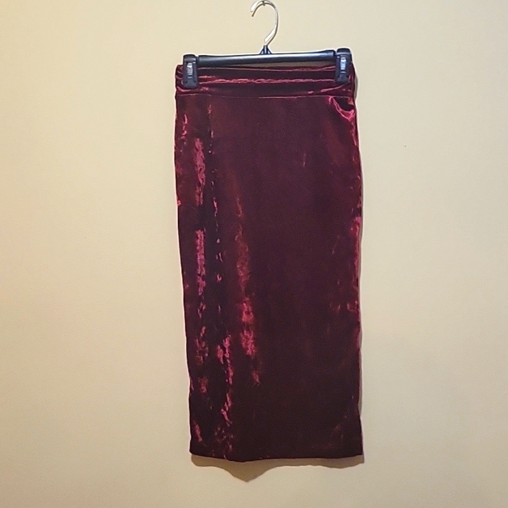 NWT-WINDSOR CRUSH VELVET MAROON PENCIL KNEE LENGTH SKIRT-Sz S
